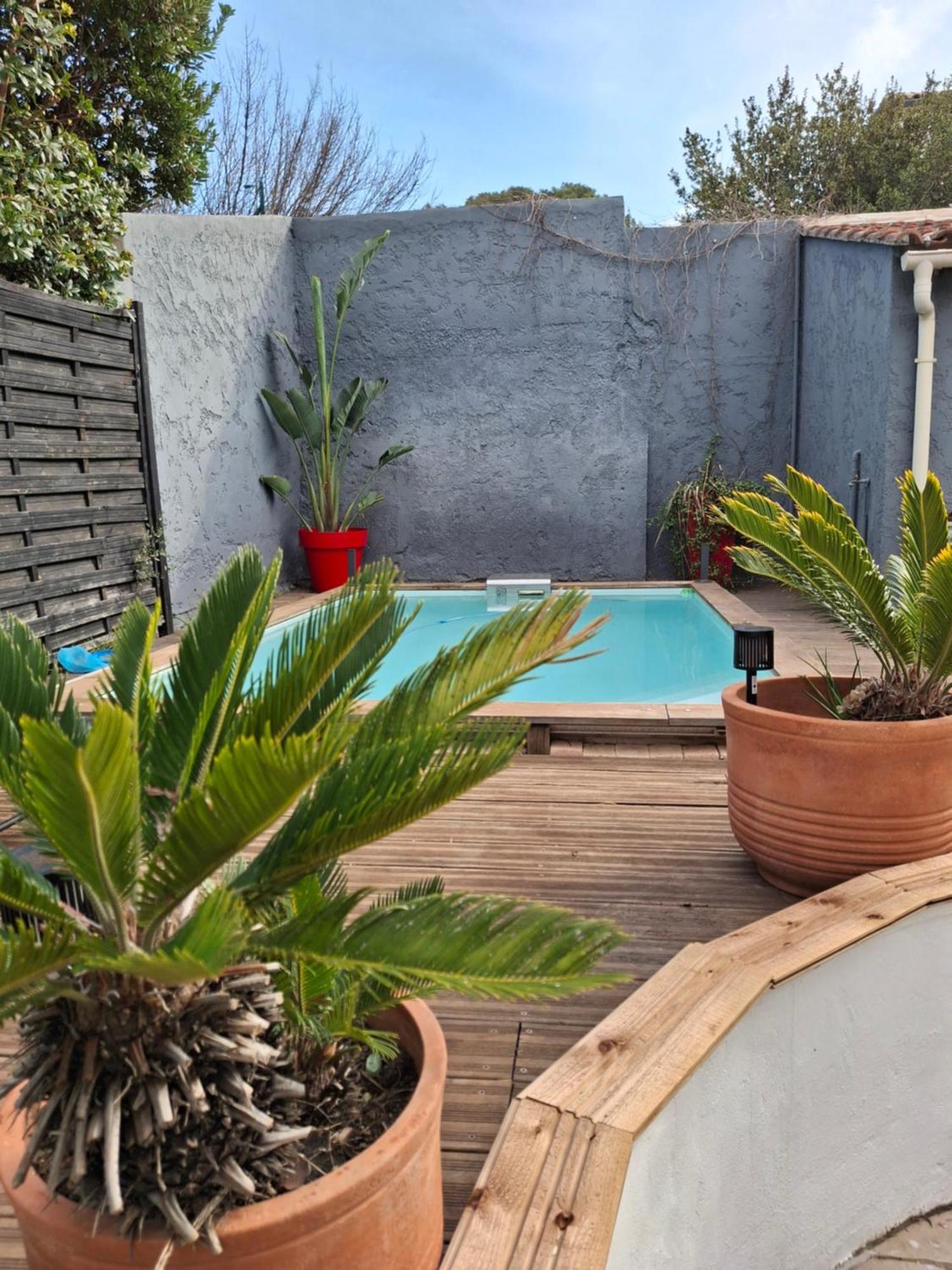 Maison Independante Avec Piscine Privative Pres De La Mer Ла Гард Екстериор снимка